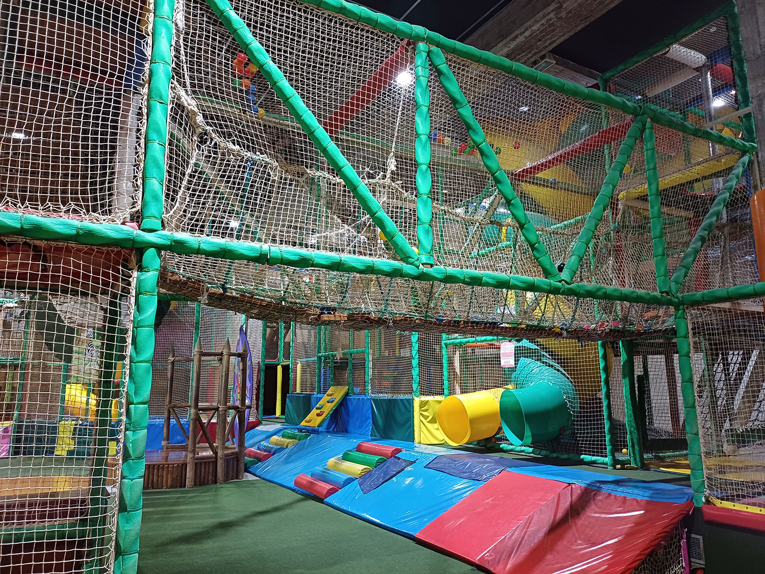 parque infantil tubos